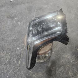 2018 Cadillac Escalade Passenger Side Headlight Used Oam