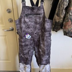 Men’s Volcom snowbib size small