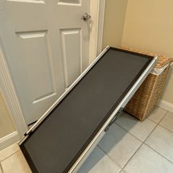 PetSafe Happy Ride Telescoping Pet Ramp for Dogs and Cats, Aluminum Lightweight