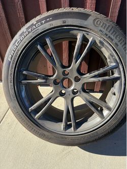 (ONE) Tesla Gemini Wheel And Tire