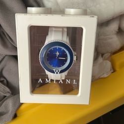 VA Amini, It’s Blue With White 