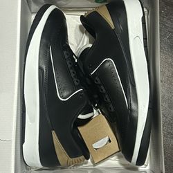 Nike Air Jordan Retro 2 Low Black Metallic Gold 