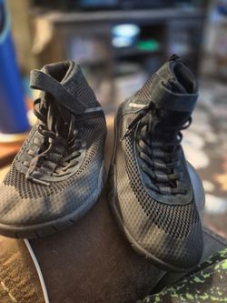 Men's size 8.5 Wrestling Shoes