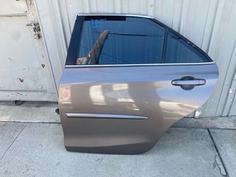 2015-2017toyota Camry le left  rear door assy i
