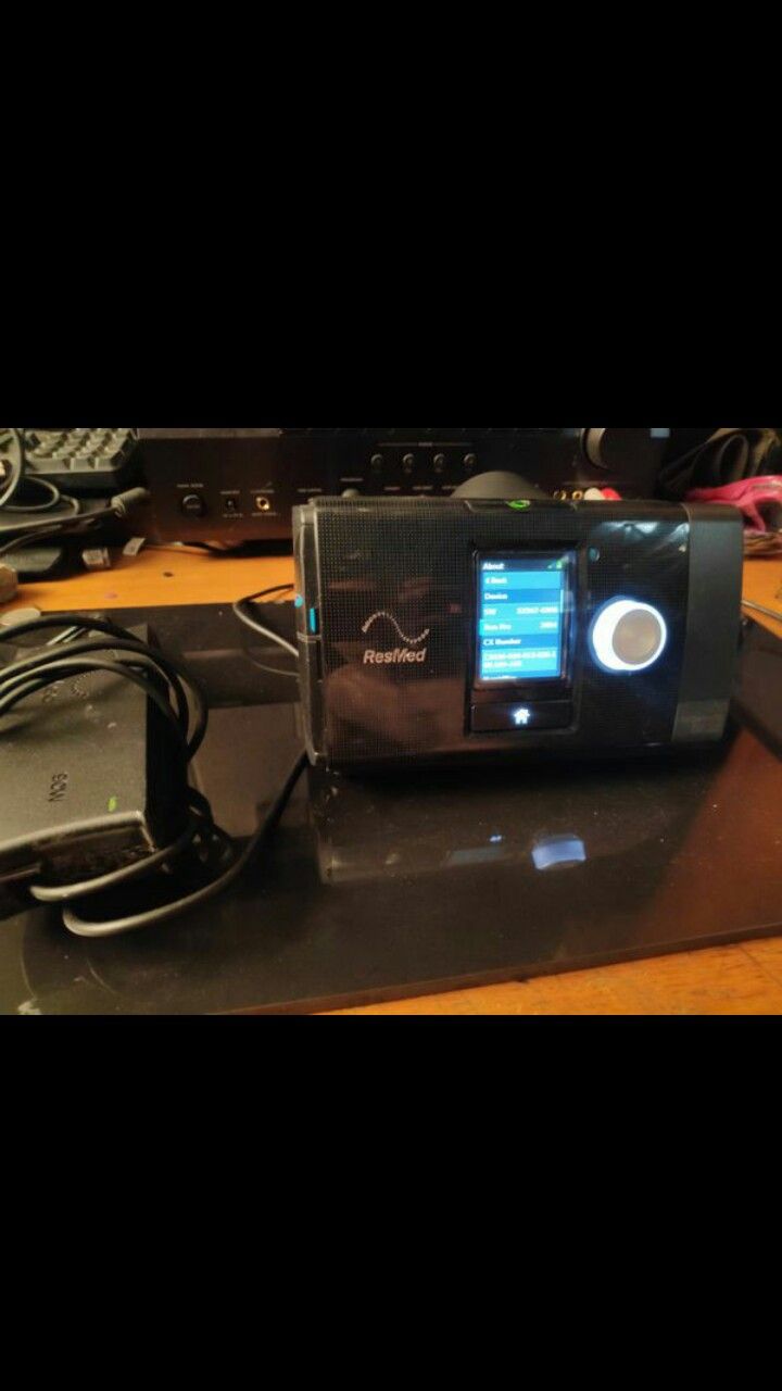 Resmed CPAP machine low hours , fully functioning but missing hoses, side cover, and masks. Includes power supply and carrying case