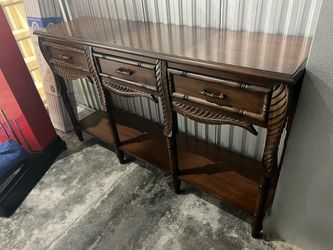 Console Tommy bahama looking good