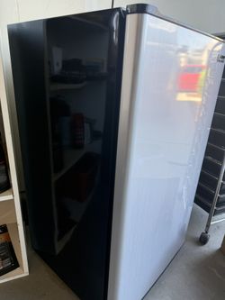 Magic Chef mini fridge