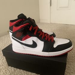 Mens Air Jordan 1 Mid. Brand new in box never worn. Size 11.5