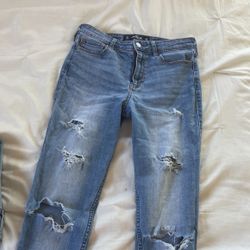 Ripped Hollister Jeans 7R