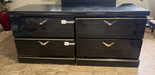 🖤 MOVE-OUT SALE – Matching Solid Wood Vintage Nightstands / End Tables (Set of 2) – $50 🖤
