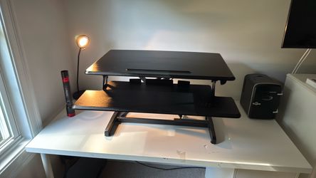 Seville Classics AIRLIFT 36” Standing Desk Converter – Excellent Condition