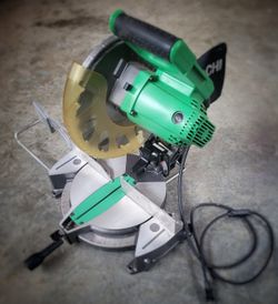 Hitachi C10FCE2  - 10" Compound Miter Saw