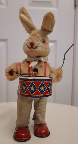PETER THE DRUMMING RABBIT BATTERY OPERATED TOY 
1950's JAPAN!