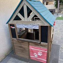 Free - Doll House 5 Feet x 4 Feet 