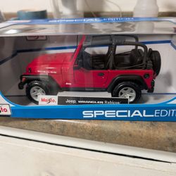 MAISTO  JEEP WRANGLER Rubicon 1/18 DIECAST MODEL CAR RED 