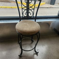 4 Nice Bar Stools  Metal For Sale 