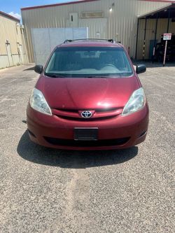 2006 Toyota Sienna- LE Minivan 4D