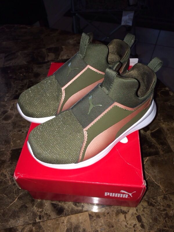 Kids brand new pumas size 11 1/2