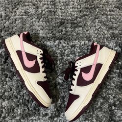 Nike Dunks Size 9.5