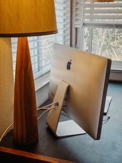 Apple Thunderbolt Display 27" — Works Great