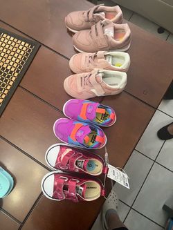 Zapatos de niñas nuevos