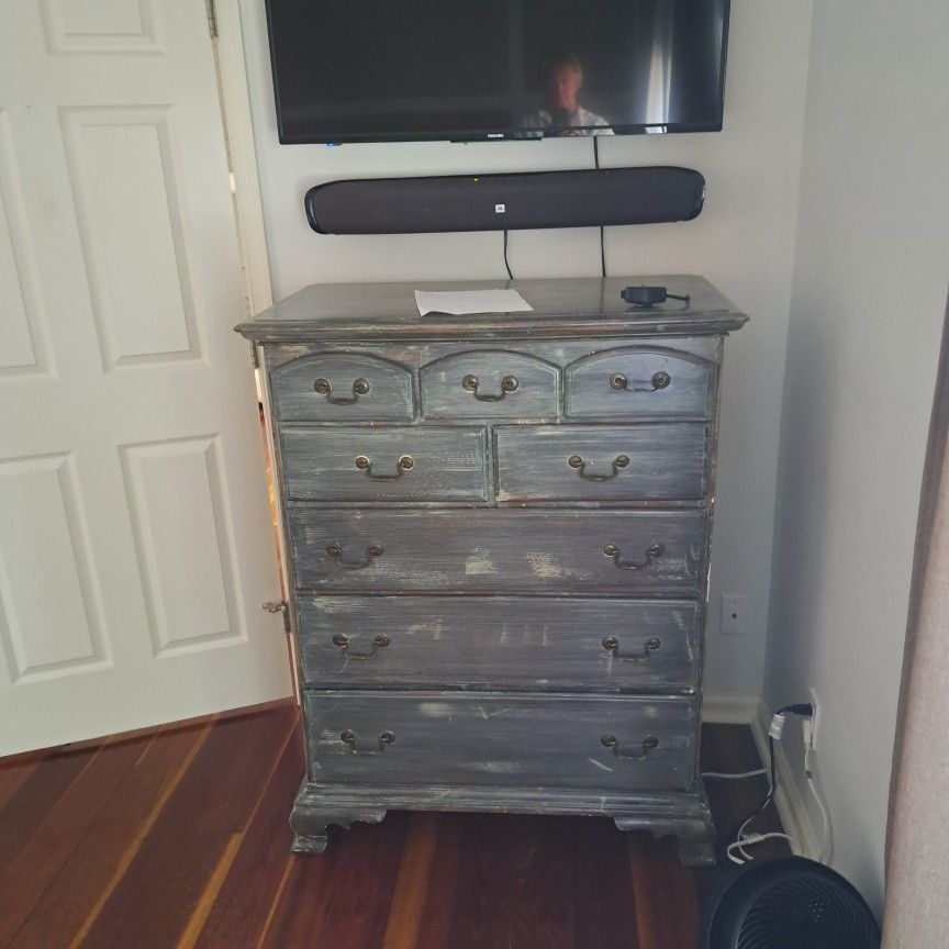 Two Nightstands Dresser