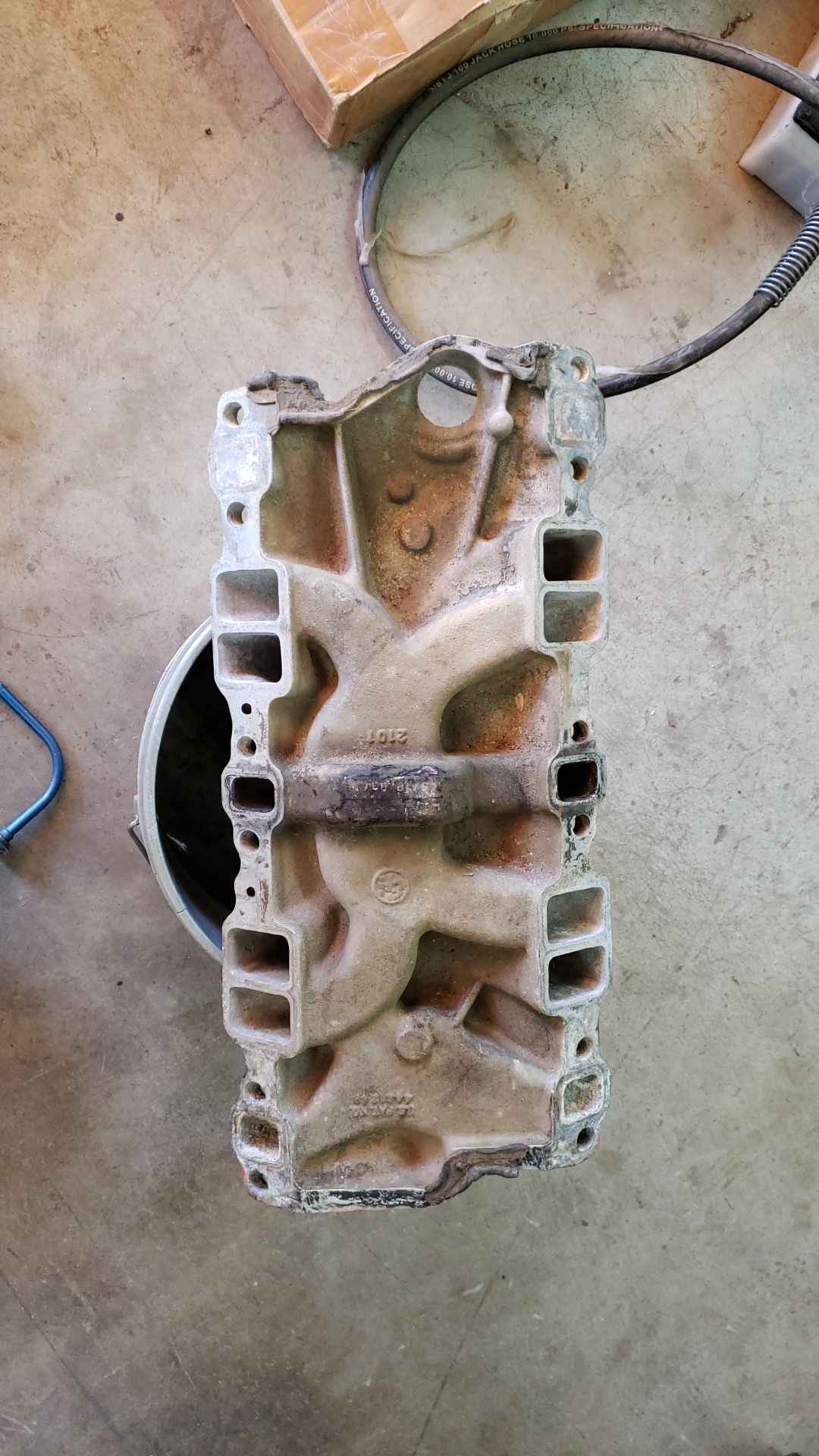 Edelbrock performer SBC intake and Holley 62103 carburetor for Sale in