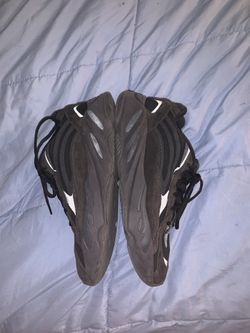 Size 11 Vanta yeezys (7/10 condition) NAME A PRICE