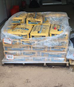 New 42 to 44  80lb bags of quick Crete concrete
