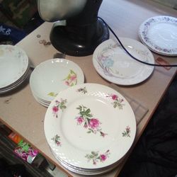 20+ Plates Full Set Of China Plates And Others Added As Bonus