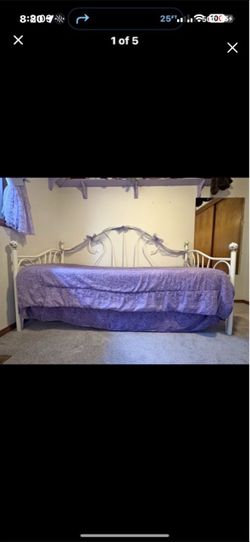 Twin day bed /twin mattress/trundle