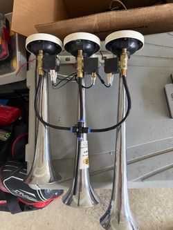 3-Trumpet Heavy Duty Truck / Train Air Horn