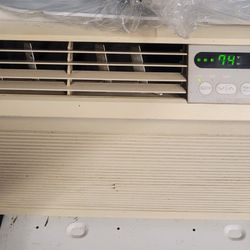
window Air Conditioning unit 
(10000 BTU) ,,,