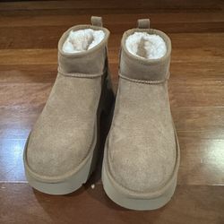 Brand New UGG Women Platform Boots Size 6