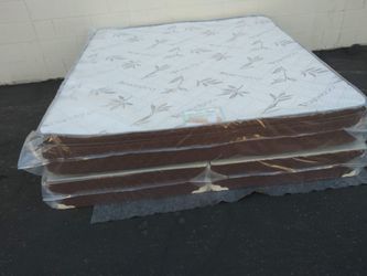 Brand new king size Pillowtop Mattress Included box spring.