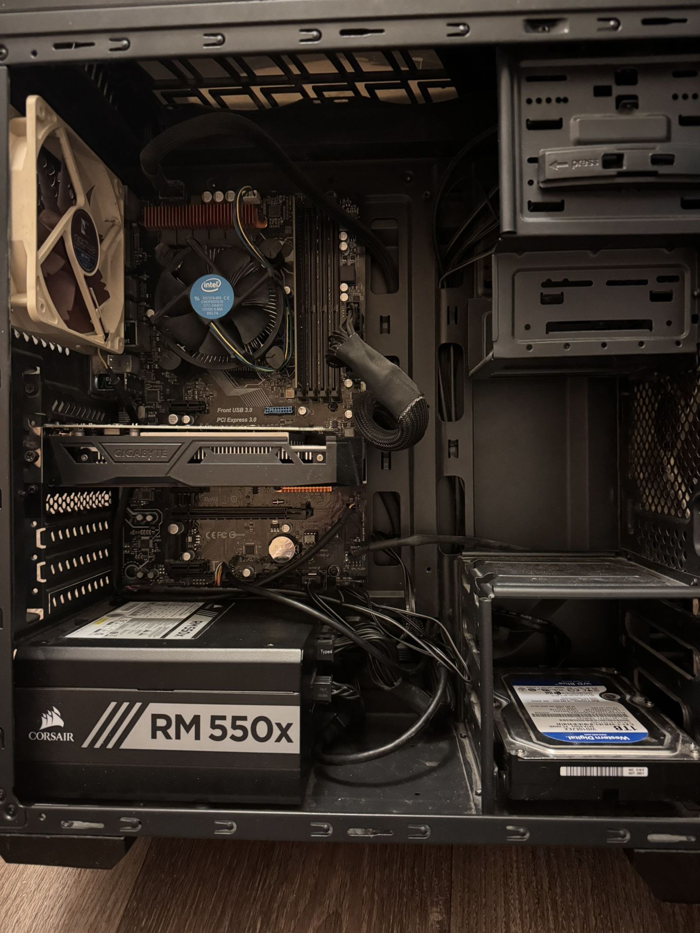 Gaming Computer w/ peripherals