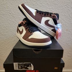 JORDAN 1 LOW
MOCHA