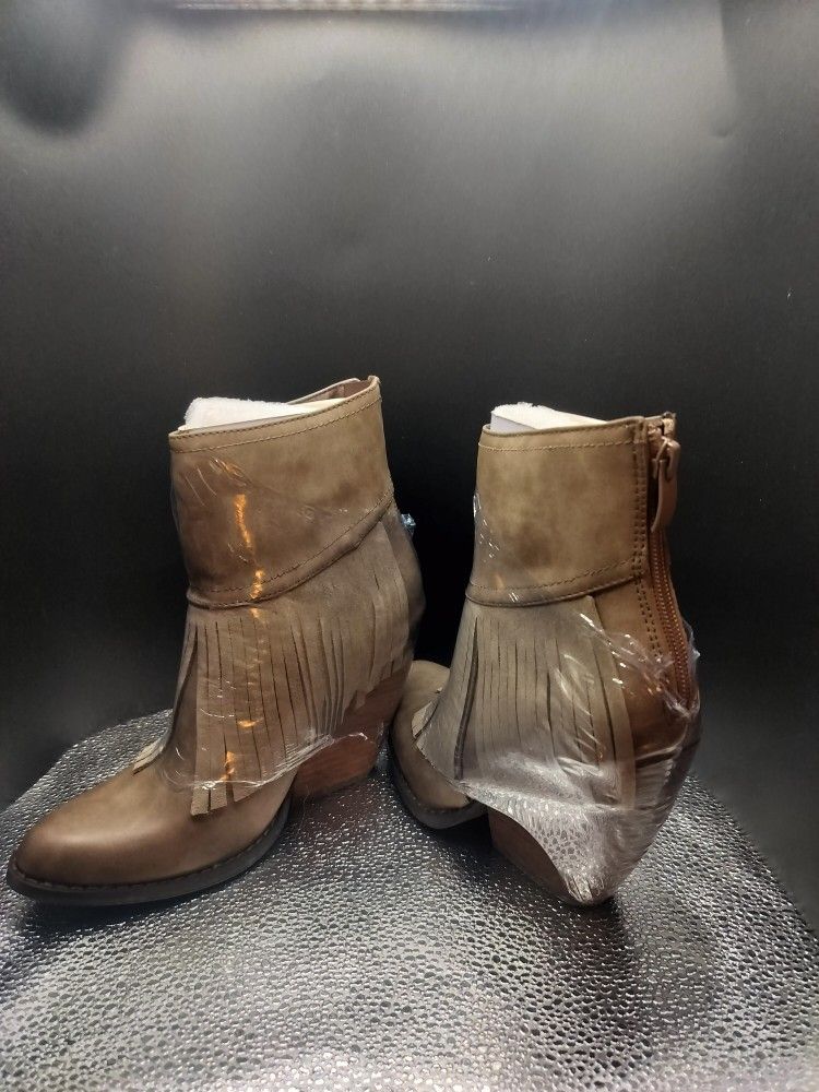 Very Volatile Wedged Booties Size 6