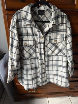 Women’s Sweater (Medium)