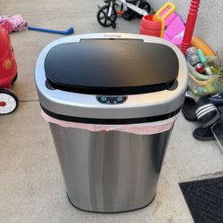 Automatic Trash Can 