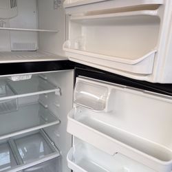 Samsung Top-Freezer Refrigerator 