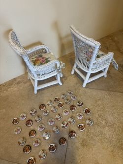 American Girl - Two Chairs And 29 Buttons - TRADE POSSIBLE