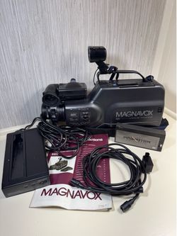 Magnavox VHS HQ CCD Handheld VHS Camcorder Black 8x Zoom w/ Case  and charger