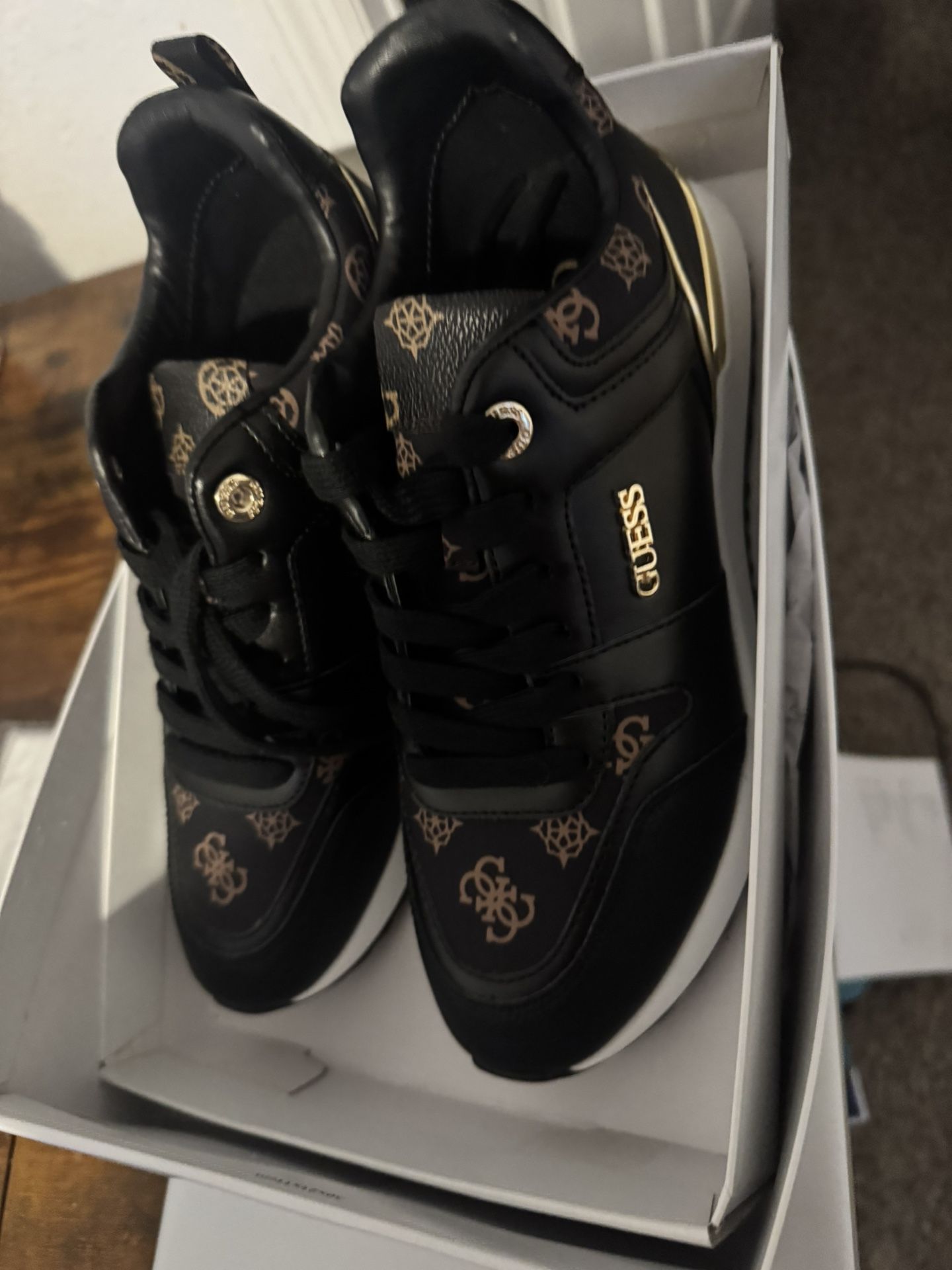 Brand New Guess sneakers !! Best Offers 