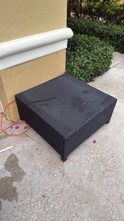 Outdoor ottoman