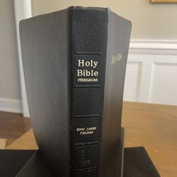 Vintage 1968 Self Pronouncing Large Print King James Bible & Old