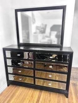 SALE! 6 Drawer Black Dresser With Mirror