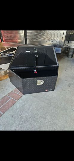 EACH FOR SALE NEW ALUMINUM TOOL BOX TONGHE INCLUDING 2 SET KEYS DIMENSIONS LARGE 39" FOR ANY QUESTION TEXT ME PLEASE HABLO ESPAÑOL THANk you