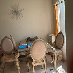 Dining Room Table With Four Chair