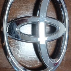 Toyota Grille OEM Emblem Tundra. Sequoia